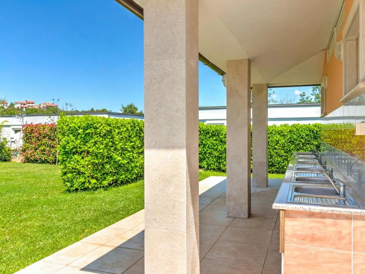 Beautiful Mobile Home In Banjole With Swimming Pool