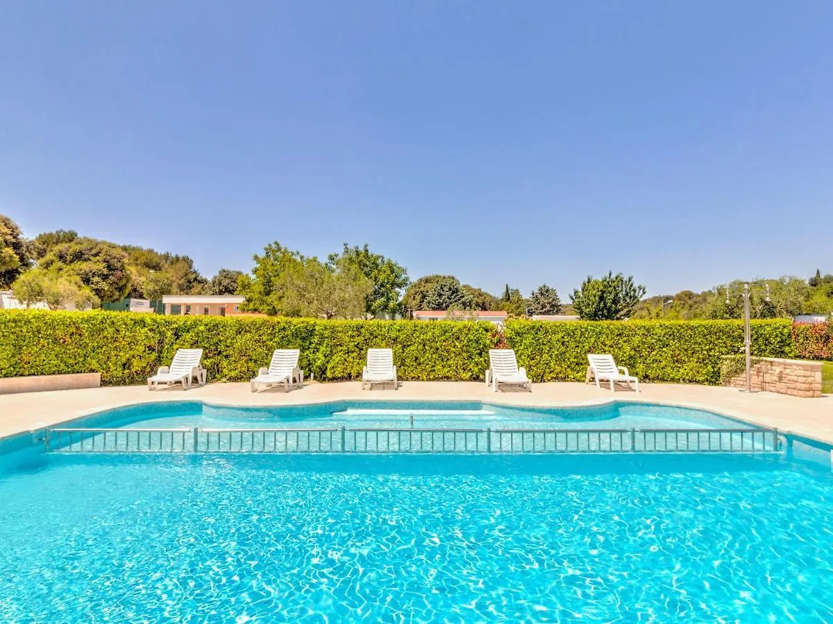 Vakantiehuis Beautiful Mobile Home In Banjole With Swimming Pool Kroatië