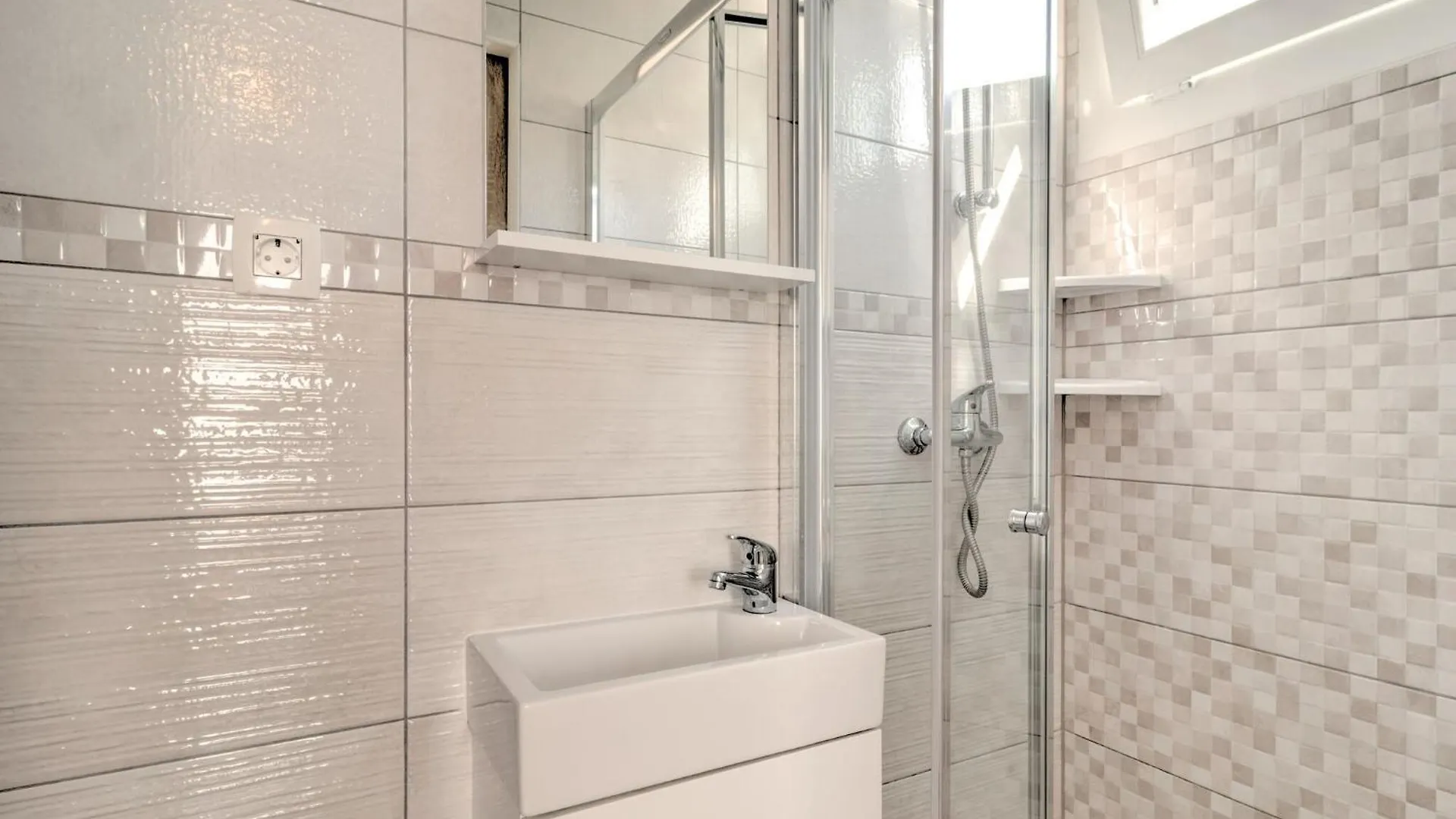 Vakantiehuis Beautiful Mobile Home In Banjole With Swimming Pool